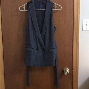 Fall vest with tie back detail
